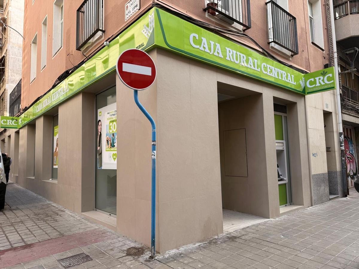 La oficina está ubicada en el barrio de San Blas.