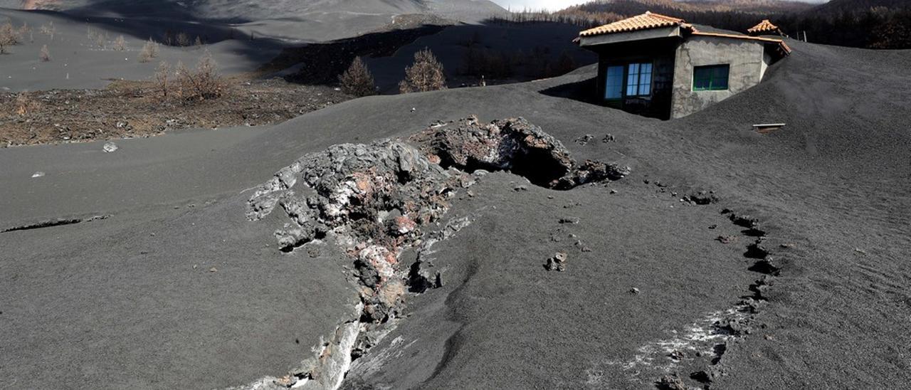 Un mundo de ceniza en La Palma meses después del volcán.