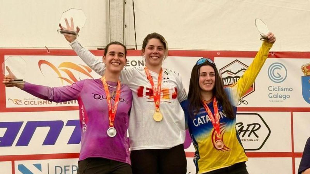 Sara Yusto en el podio de la categoría Elite