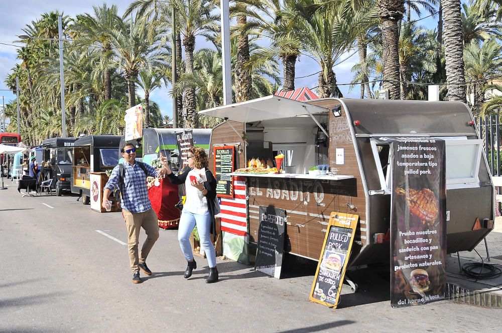 Feria de "Foodtruck" y mercado con diseñadores