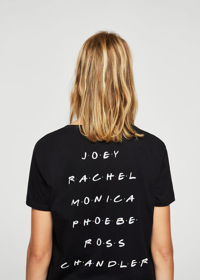 Camiseta con los nombres de personajes de Friends