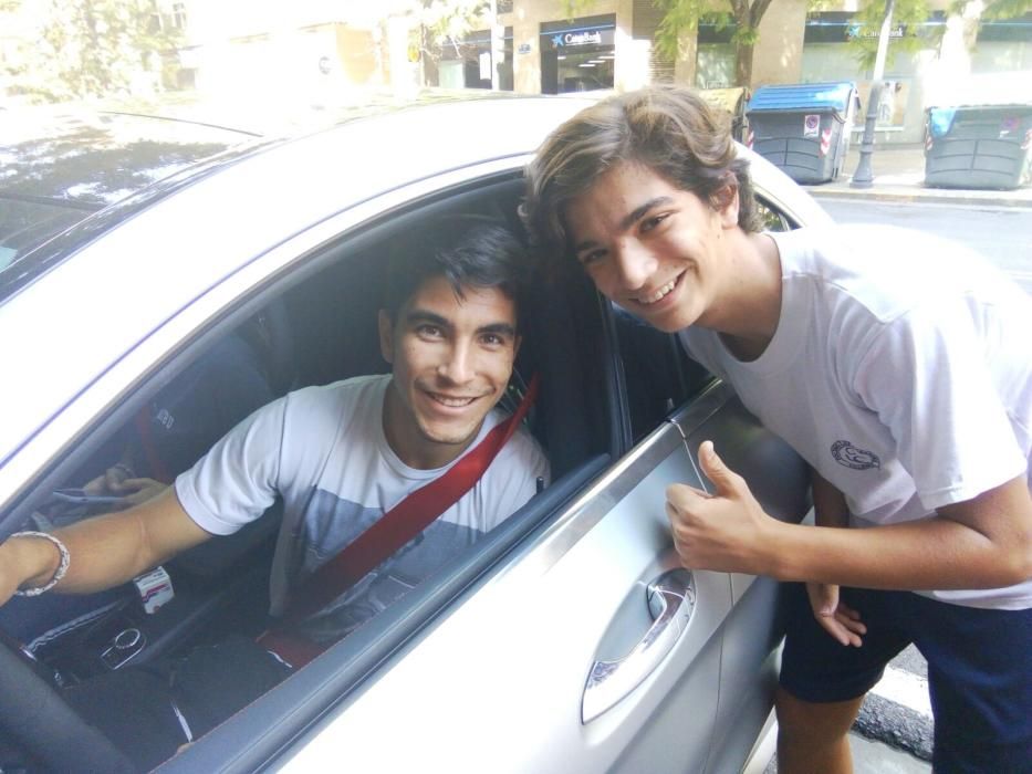 ADRIÁN  Con su ídolo Carlos Soler