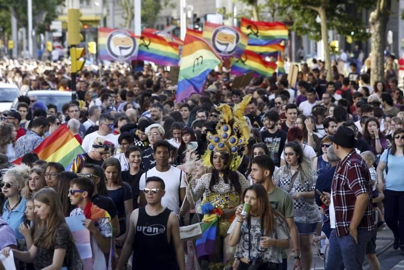 Fotogalería de la manifestación por el día del Orgullo Gay en Zaragoza