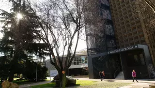 Barbón mediará con la Universidad para que libere espacio en Llamaquique para los juzgados, pero admite que no puede obligar a desalojar una facultad "en dos meses"