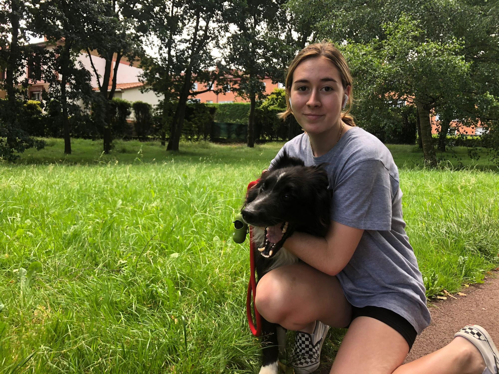 Irene Valcuende con su perro Ido.jpeg