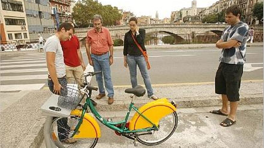 La primera bicicleta arribada a Girona del sistema de lloguer que s&#039;implementarà a finals de setembre.