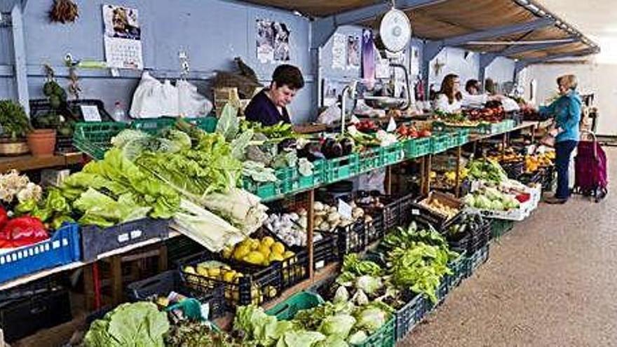 El Mercat Pagès ofrece numerosas variedades locales.