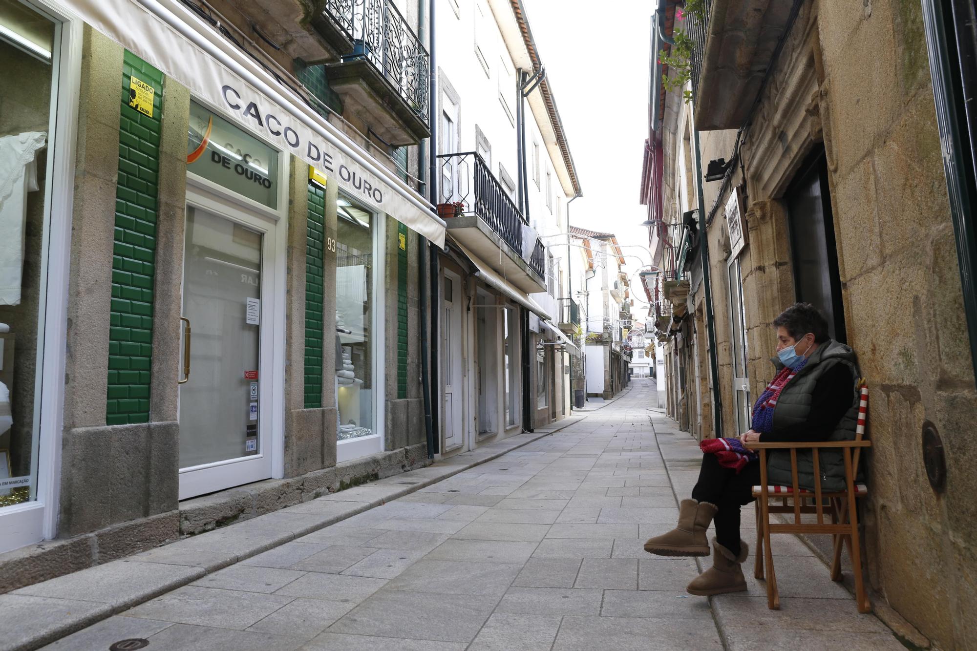 La zona vieja de Valença do Minho desierta.