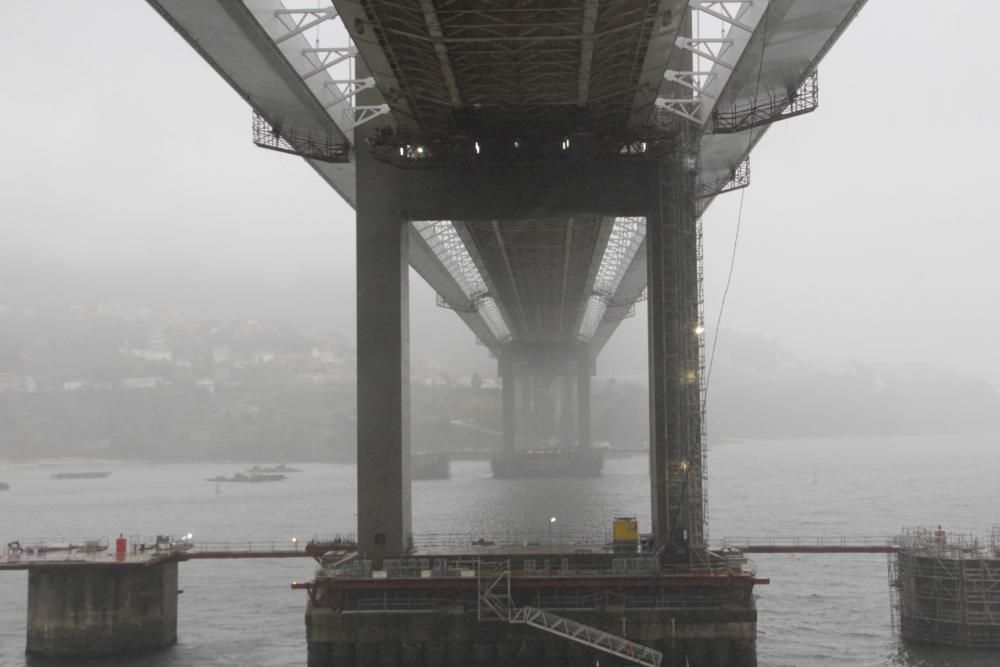 El puente, desde abajo // Santos Álvarez