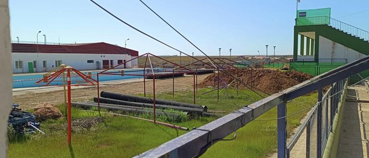 Obras en la piscina de verano