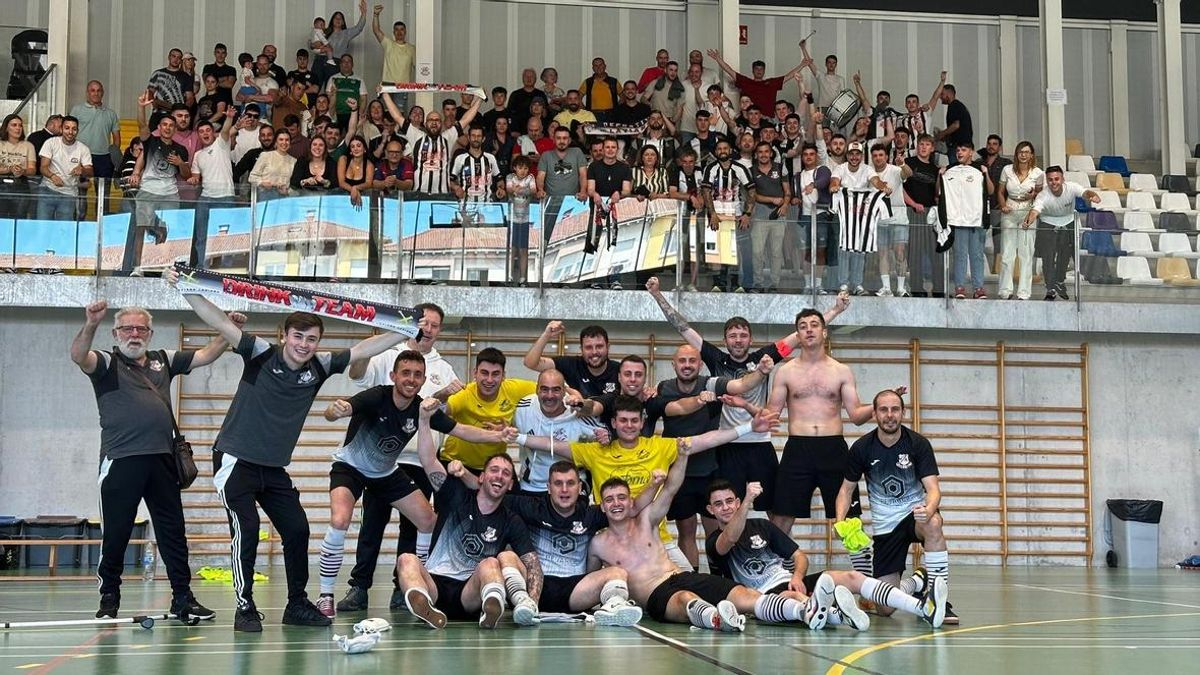 El Deportivo Laviana, el día del ascenso a categoría nacional.