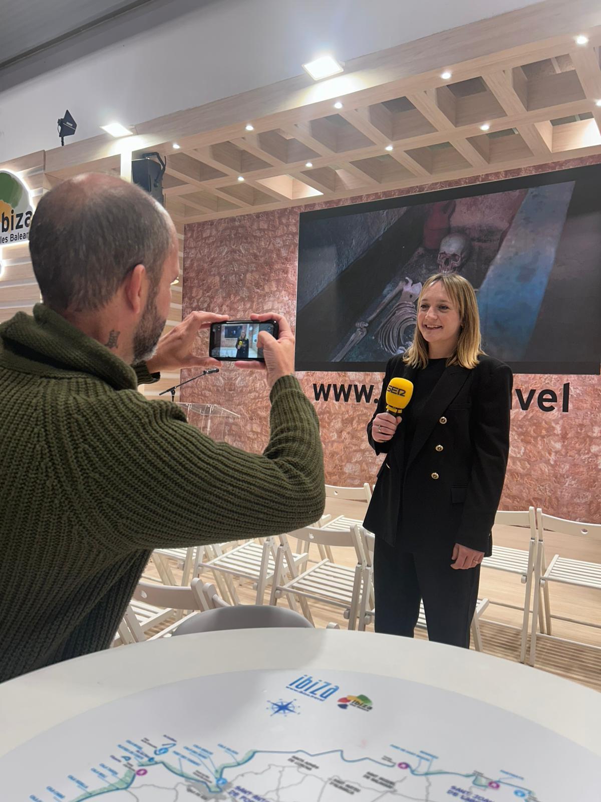 Tania Marí, alcaldesa Sant Joan, presentó en Fitur 2026 la campaña ‘Descubre Sant Joan de Labritja en 3 días’