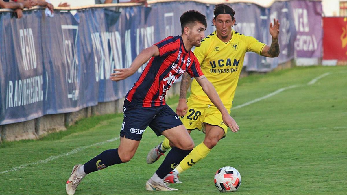 Manu Farrando, contra el Yeclano Deportivo. | PRENSA UCAM MURCIA CF