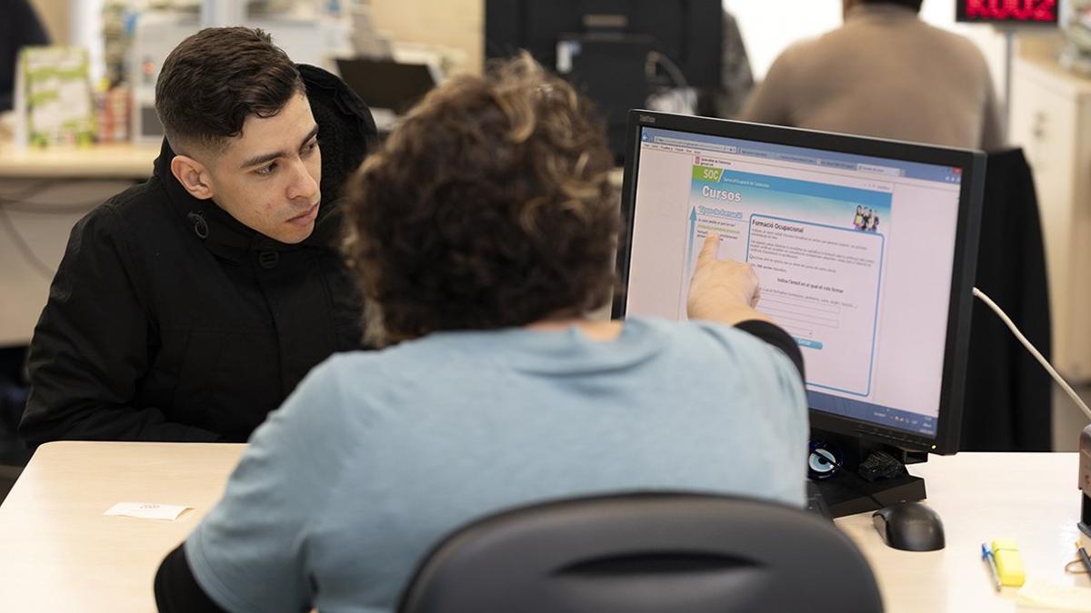 Usuario en una oficina del SOC.