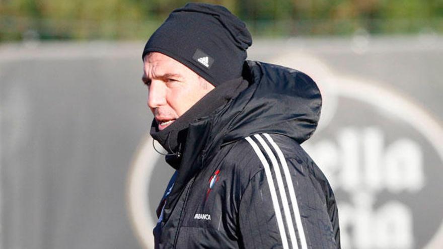 Berizzo, durante el entrenamiento de ayer // RICARDO GROBAS