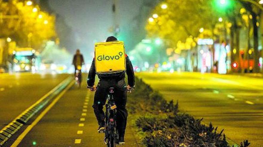 Un ‘rider’ de Glovo en Barcelona | 