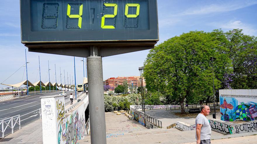 Imagen de un termómetro en Sevilla.