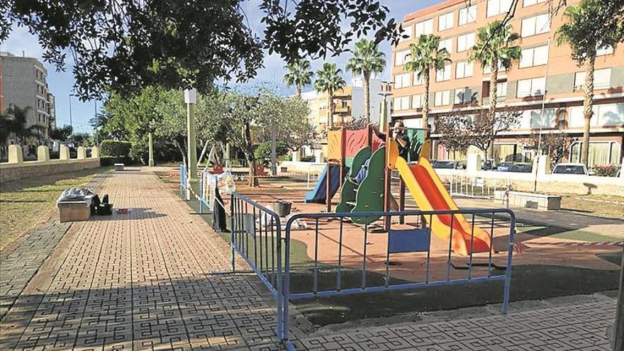 Nules renueva los juegos y elimina barreras en el parque de La Granja