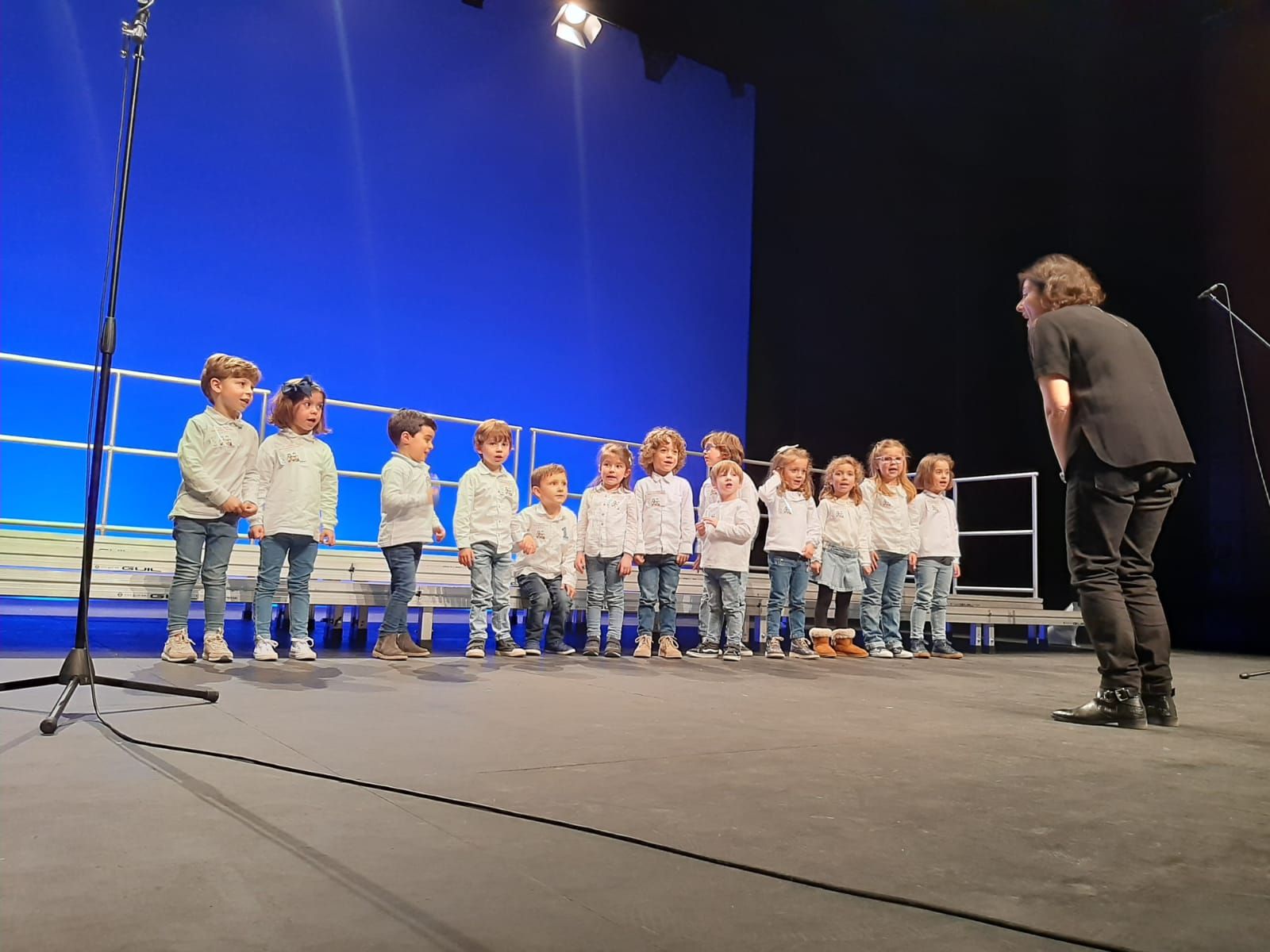 Los niños de Siero dan el "Do" de pecho: todas las fotos del primer concierto participativo escolar