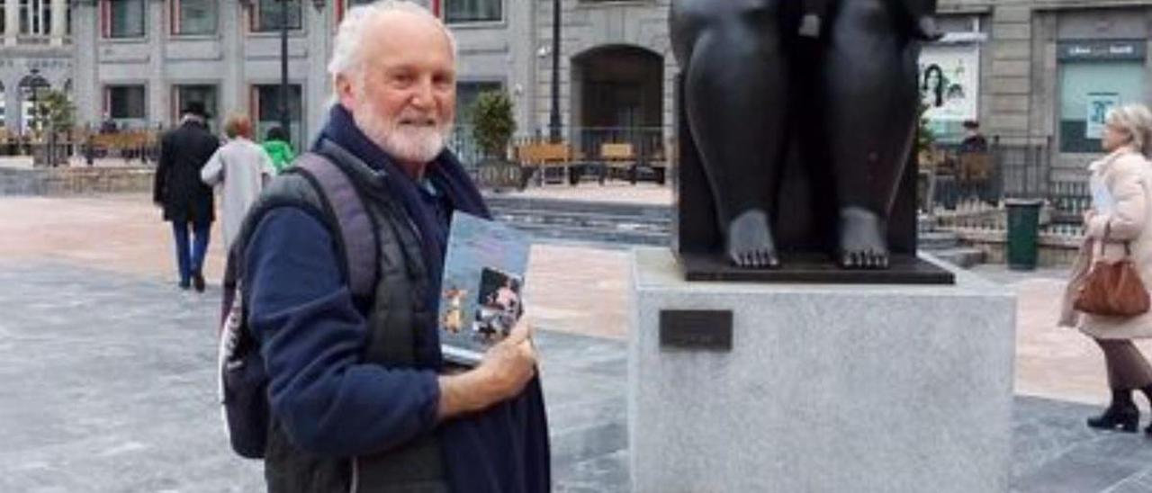 Peyroux, con su nuevo libro, ayer en la Escandalera.