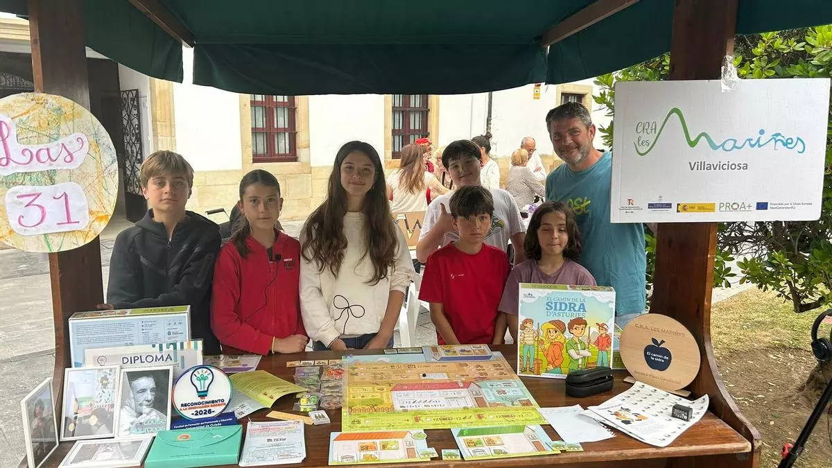 Las asociaciones de Villaviciosa lucen músculo en su feria anual, con un récord de 25 participantes: “Aquí está lo mejor del concejo”