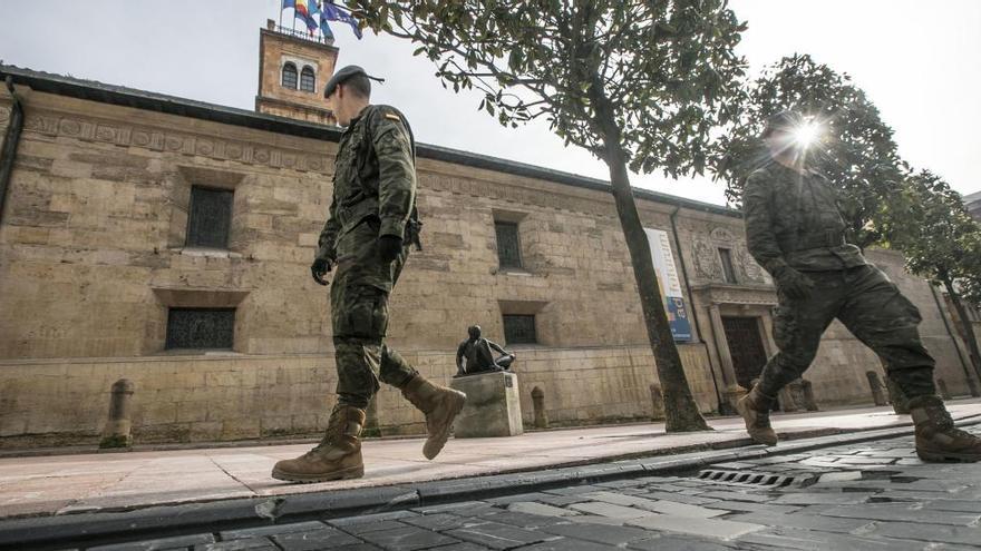 Los militares de Cabo Noval patrullando por Asturias