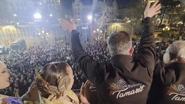 VIDEO - Así fue la "mascletà de colores" de la noche del 14 de marzo