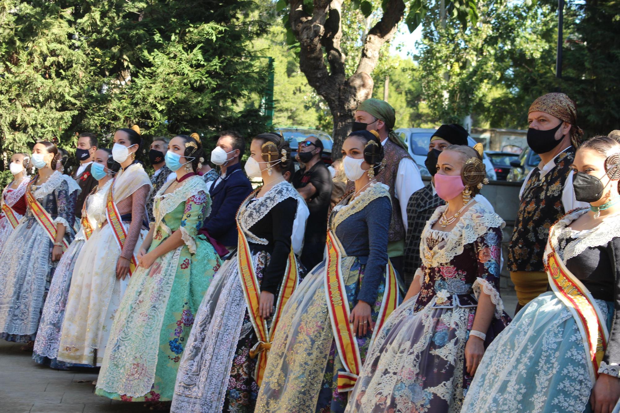 Carmen, Nerea y las cortes acompañan a las fallas de Quart y Xirivella en la procesión de la Senyera