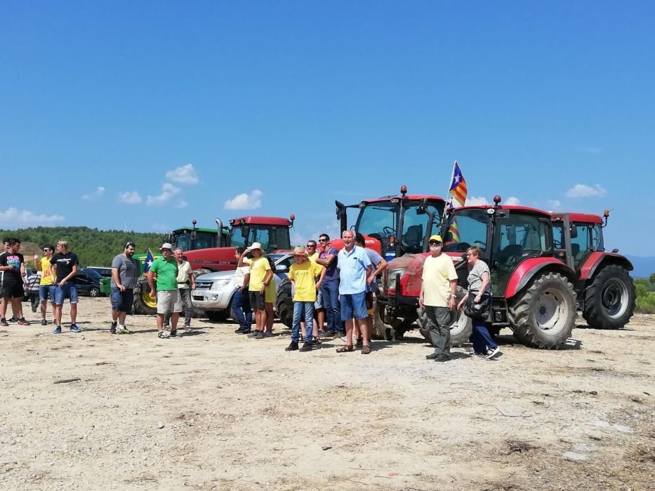 Tractorada al Puig de les Basses per reclamar l'alliberament dels polítics