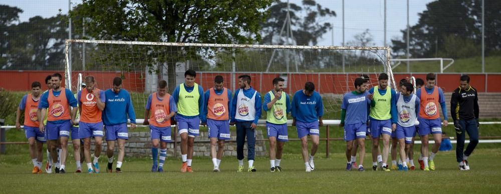 Entrenamiento del Real Avilés en las instalaciones de la escuela de Mareo de Gijón