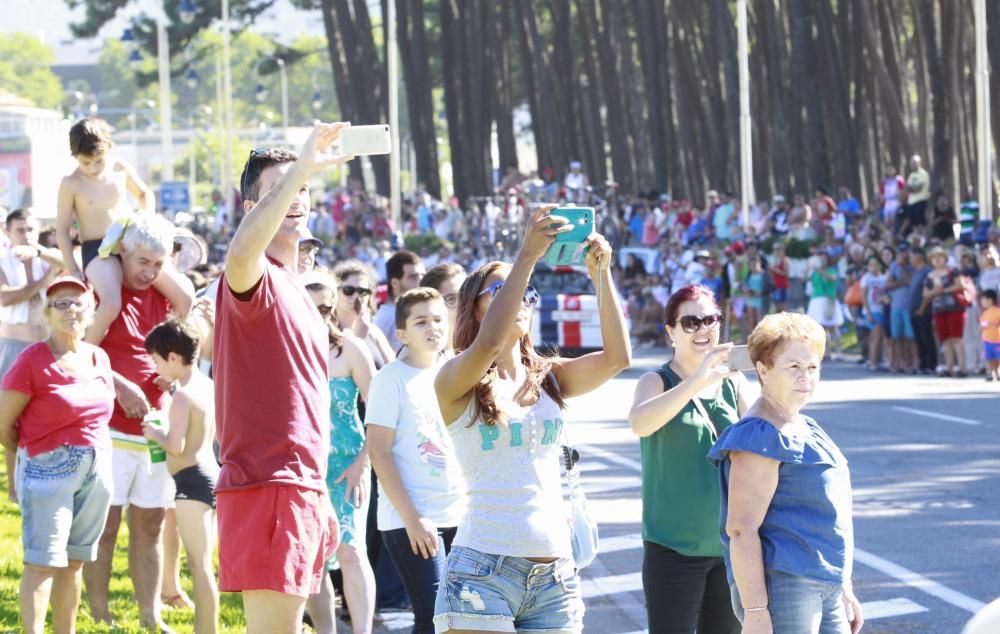 La segunda etapa de la ronda española, que empezó en Ourense y terminó en Baiona, pasó por Vigo y su área metropolitana. El pelotón cruzó la ciudad a toda velocidad a la caza de los corredores escapados.