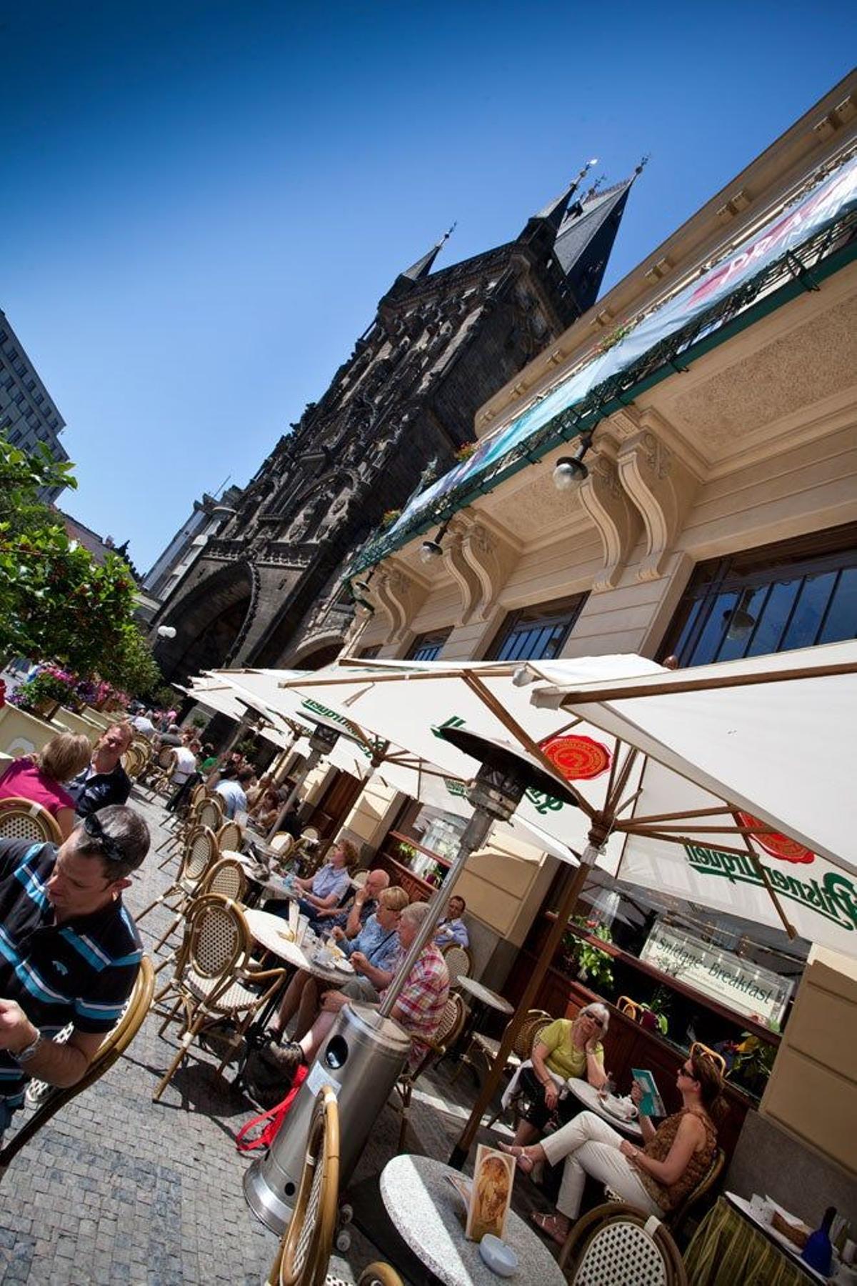 La Casa Municipal, situada junto a la Torre de la Pólvora