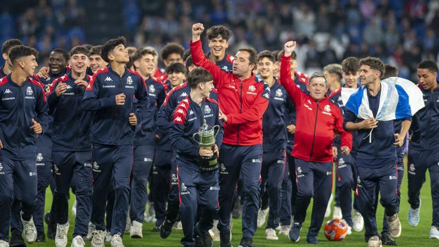 El Juvenil A celebra su triunfo en Riazor el pasado domingo. | Casteleiro/Roller Agencia
