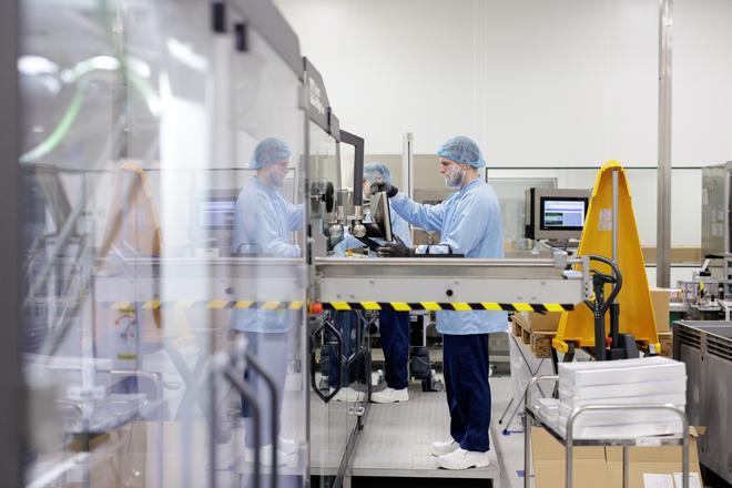 Así es la fábrica donde se producen los inhaladores que luchan contra el cambio climático