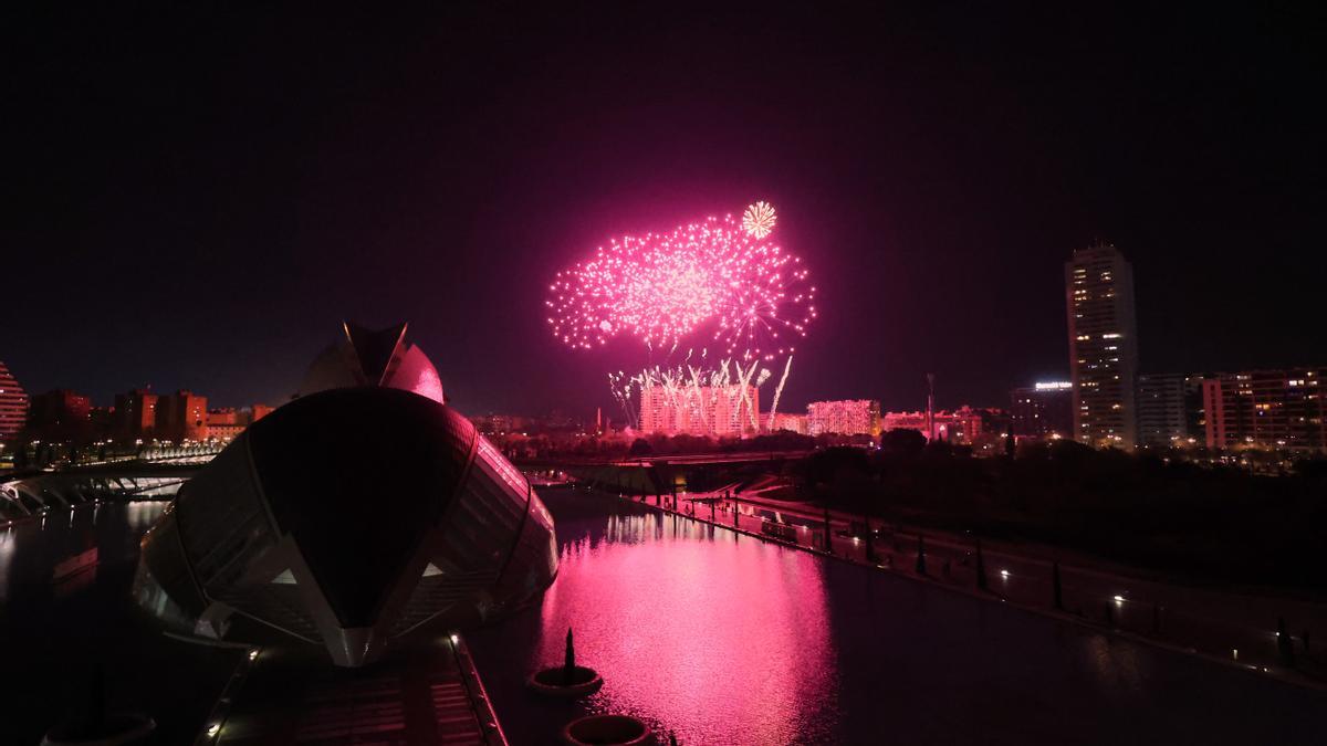 Primer Castillo de Fallas junto a la Ciudad de las Artes y de las Ciencias