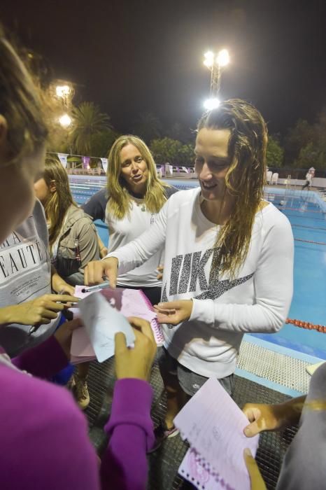 Mireia Belmonte y la selección española en el Julio Navarro