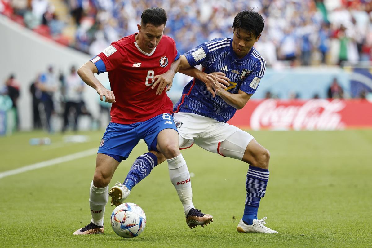 Miki Yamane (R) of Japan vies for the ball with Bryan Oviedo of Costa Rica during a FIFA World Cup soccer match of the group phase between Japan and Costa Rica at Áhmad Bin Ali stadium in Al-Rayyan, Qatar, 27 November 2022 EFE/ José Méndez