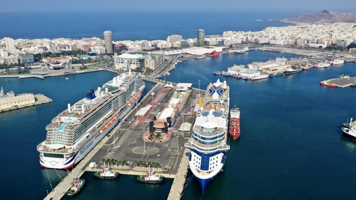 Vista aérea de la terminal de cruceros de Santa Catalina y la ciudad de Las Palmas de Gran Canaria.