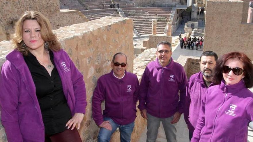 Juana Madrigal (i) junto al resto de miembros de ACCU Cartagena.