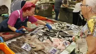 El consumo de pescado y fruta se derrumba a su mínimo histórico pese a crecer el gasto