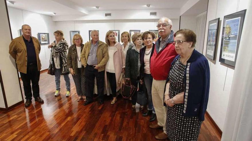 Alumnos de Antonia López inauguran una exposición de pintura en sellos