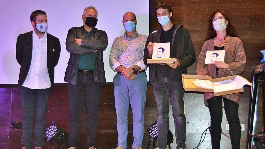 O Johán Carballeira levanta o telón