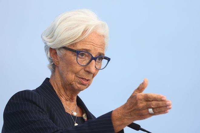 Lagarde enseña su perfil de halcón y prepara más subidas de tipos a corto plazo para domar una inflación prolongada