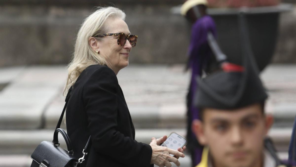 Meryl Streep entrando al hotel Reconquista en Oviedo