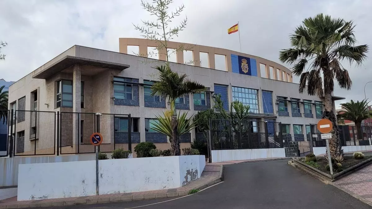 Detenido en Las Palmas un masoquista de 51 años que pagaba a menores para que lo golpeasen