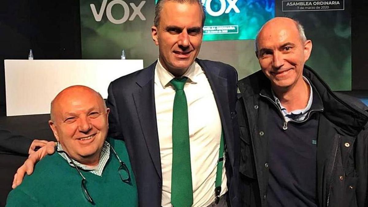 Ricardo Belda, Ortega Smith y José Gosálbez en un acto de Vox