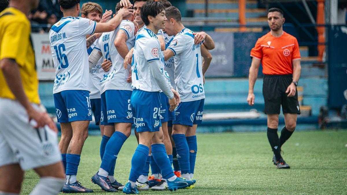 Los jugadores del CE Europa, de la Primera RFEF.