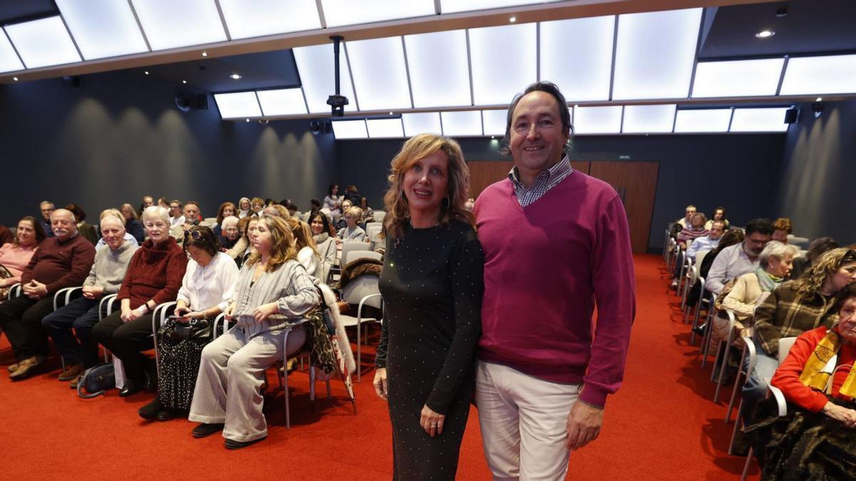 Clara Martín  Muñiz y Miguel Ángel Ruiz Arias, ayer en el Club LA NUEVA ESPAÑA.