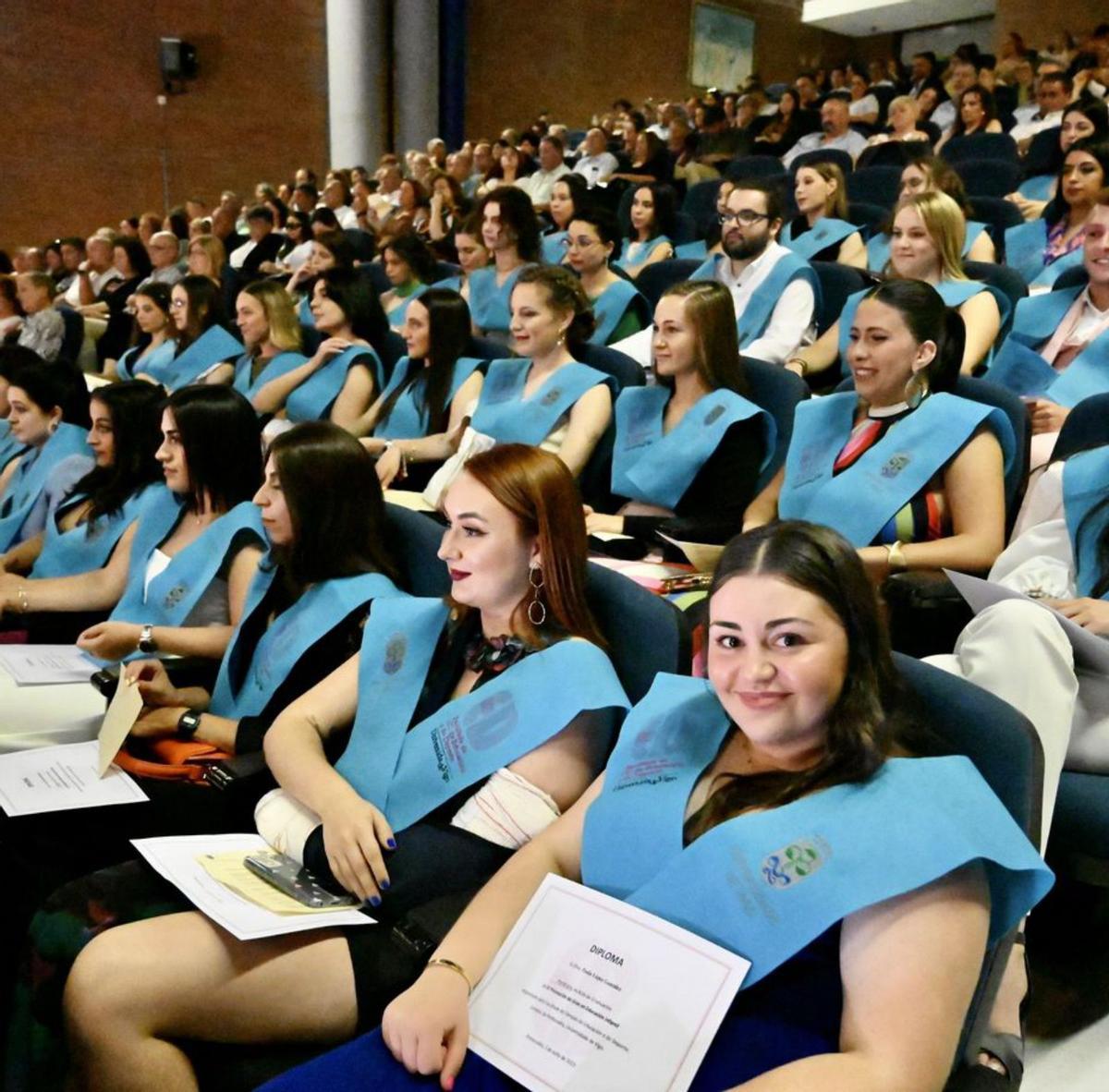 Alumnas en una de las ceremonias de graduación. |   // RAFA VÁZQUEZ