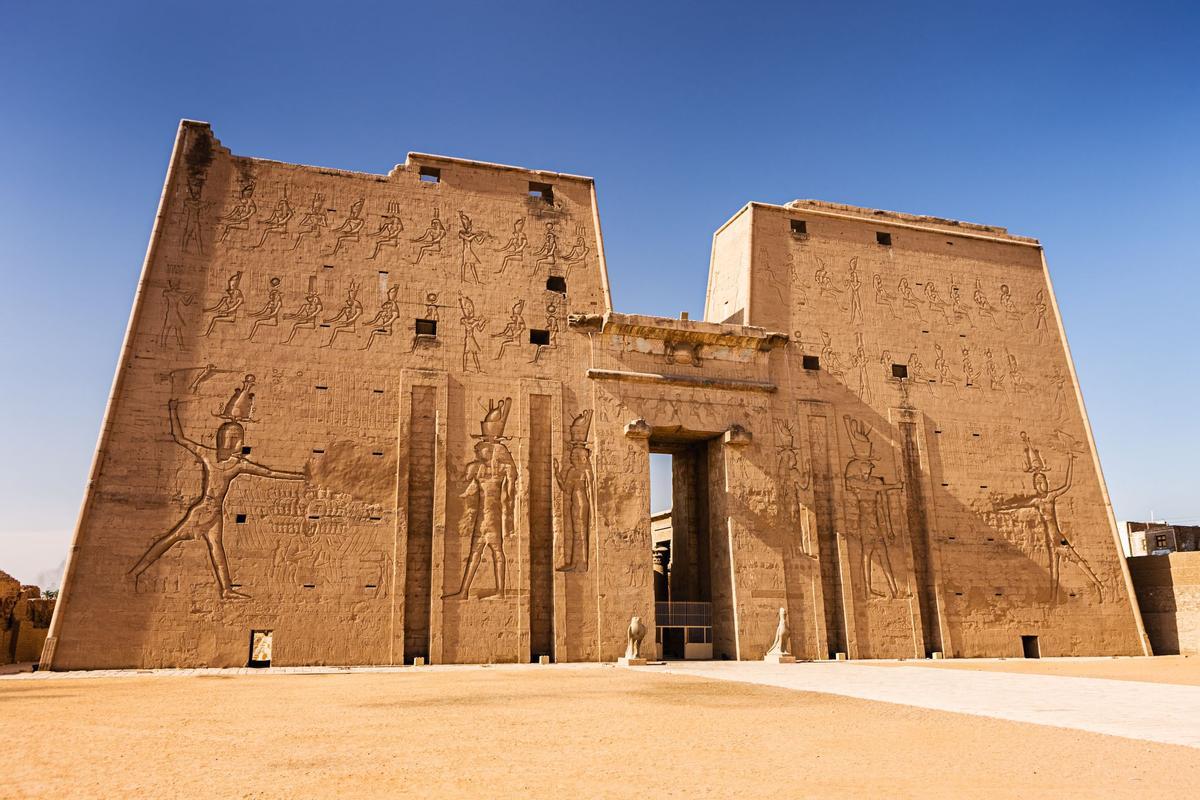 10 de egipto, templo de horus